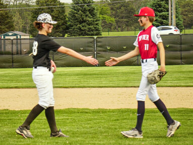 25_hand shake